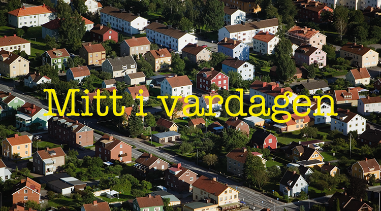 Flygbild över ett villaområde med texten Mitt i vardagen