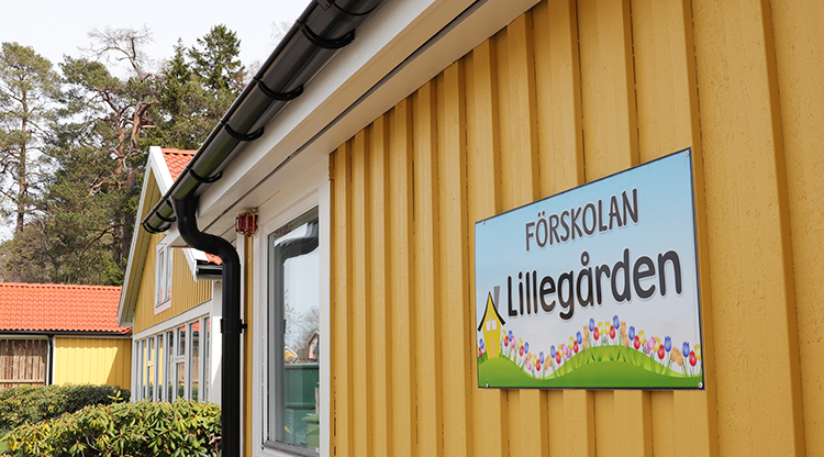 Fasad med skylt
