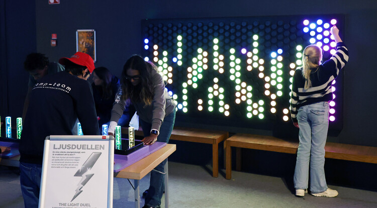 Ljusduell mellan ungdomar