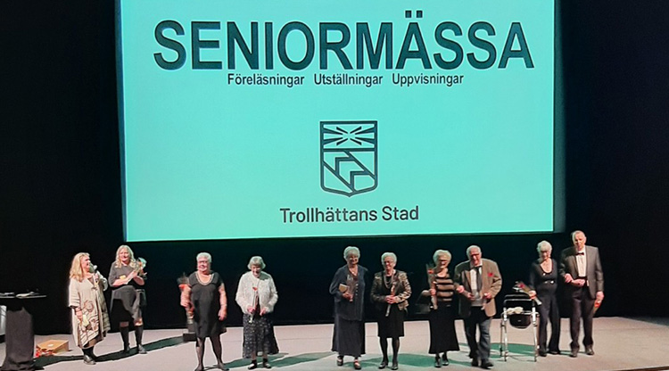 Modevisning på scen. Foto.