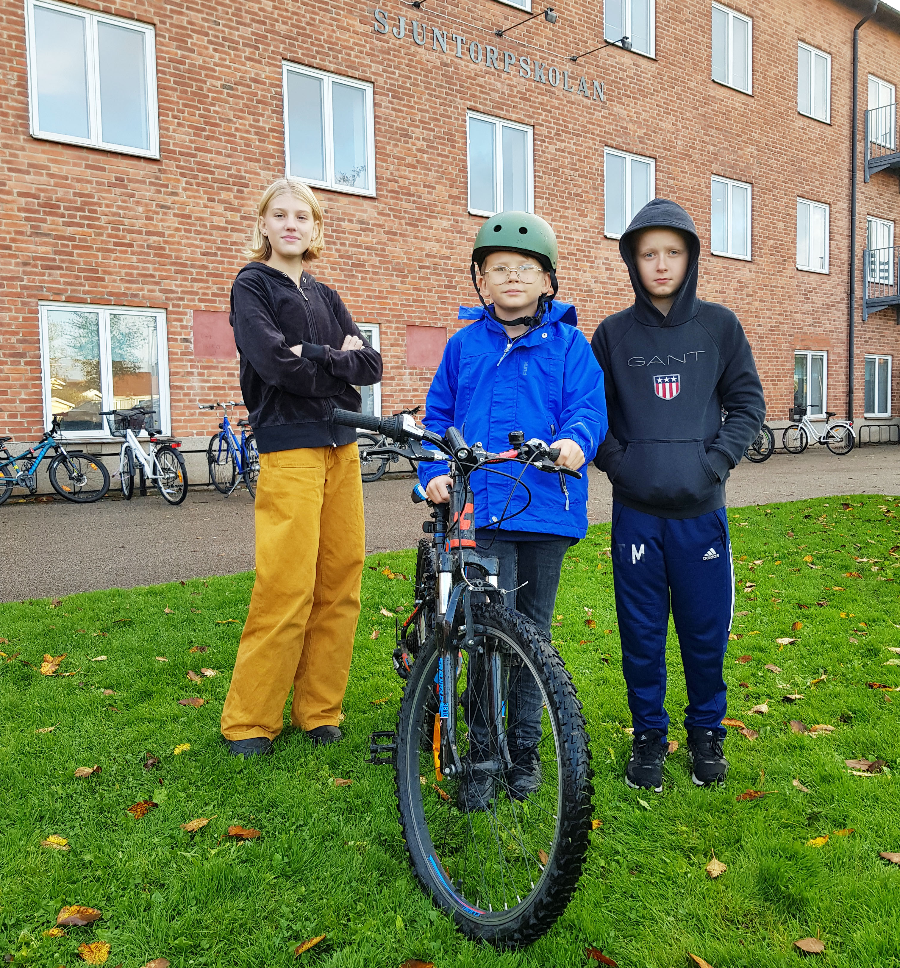 Theo Myren, Vera Holmqvist och Fred Nilsson från Sjuntorpskolan 5A 