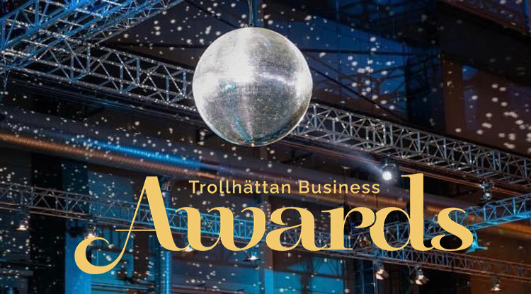 En bild på Sveriges största discokula i taket på Nova Arena, på bilden står texten "Trollhättan Business Awards".