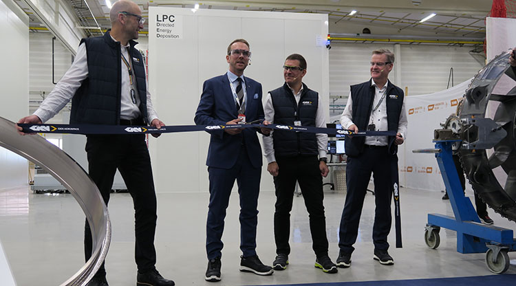 Bandklippning vid invigningen av GKNs nya anläggning i Trollhättan 2024.