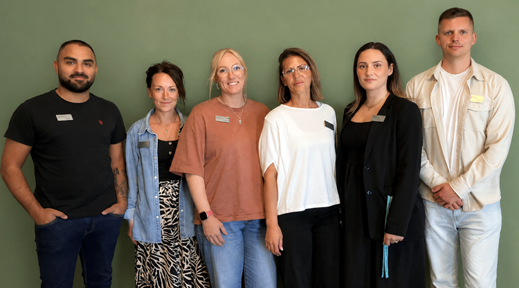 Sex personer på rad