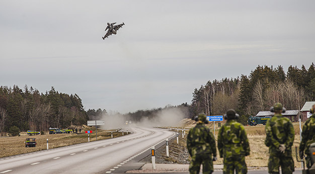 Start med JAS 39 Gripen på riksväg 44