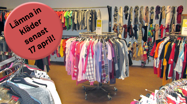 Bild på kläder, etikett klistrad på bilden med text "Lämna in kläder senast 17 april!"