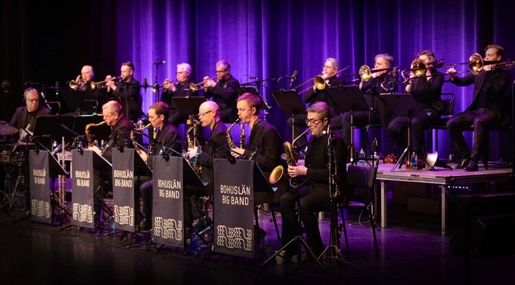 Jazzband på scen.
