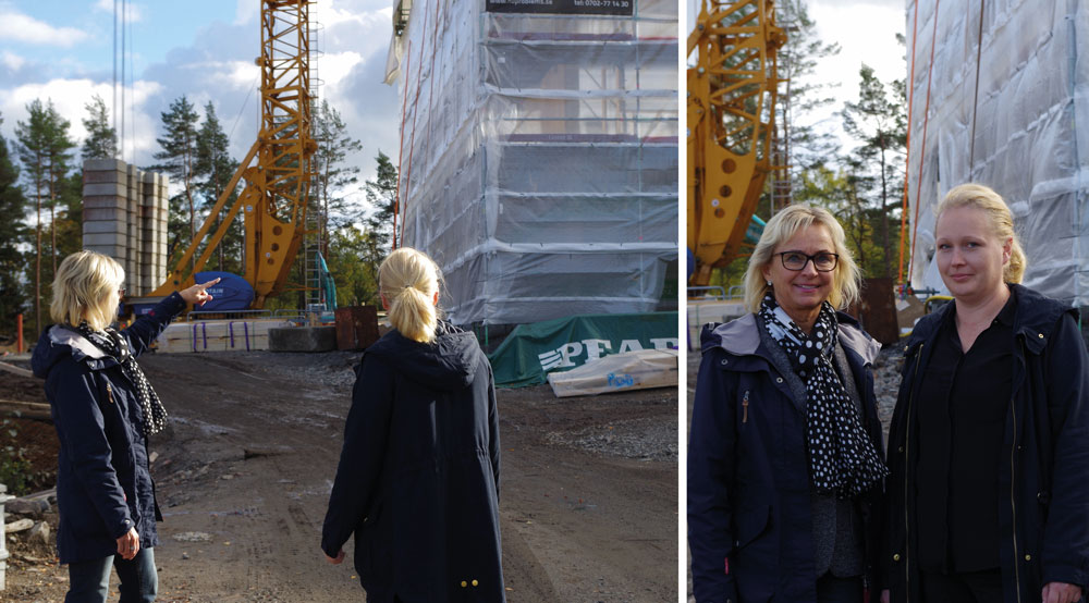 Enhetschef Gunilla Mahrberg pekar och visar var ett nytt äldreboende byggs i lextorp.