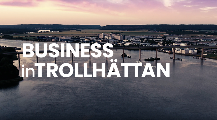 Drönarbild över vattnet norrut vid Stallbackabron. På bilden står texten "Business in Trollhättan".
