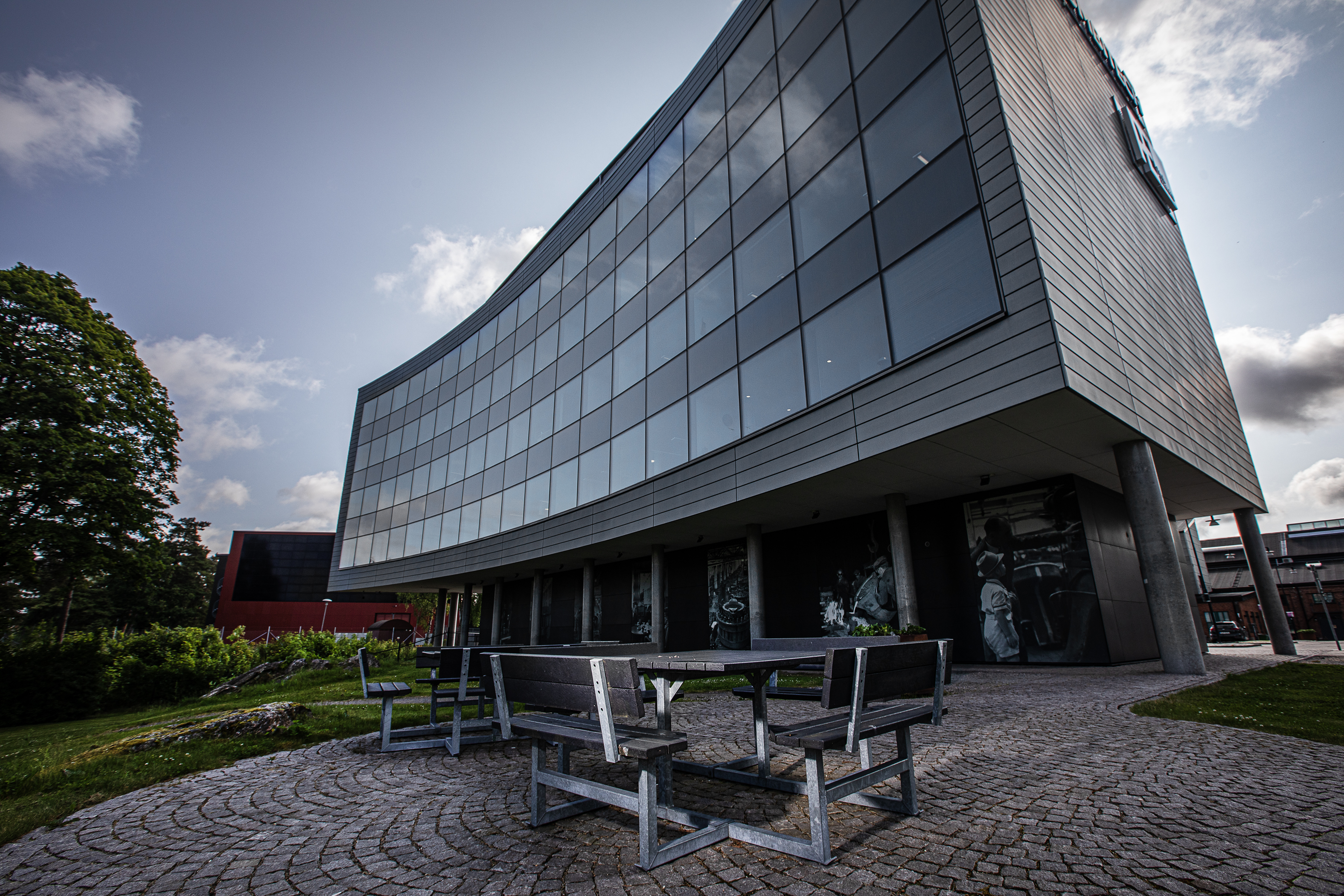 Bild p&aring; kontoret fr&aring;n utsidan