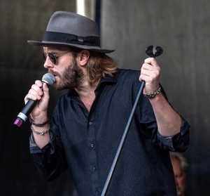 David Nilsson på scen.