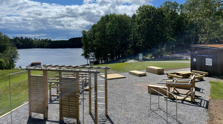Utegym vid sjö.