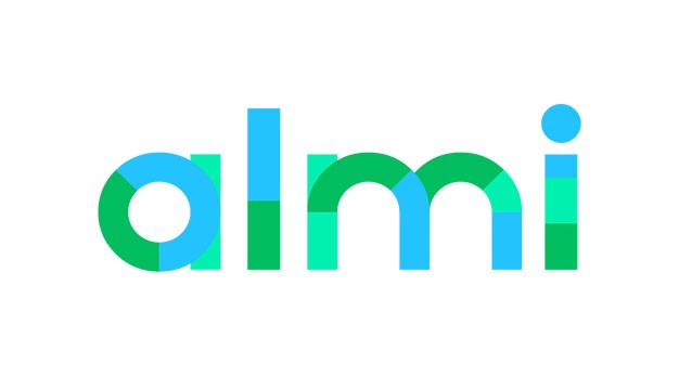 Bilden är Almis logotyp med vit bakgrund. Bokstäverna är skrivna i blått och grönt. 