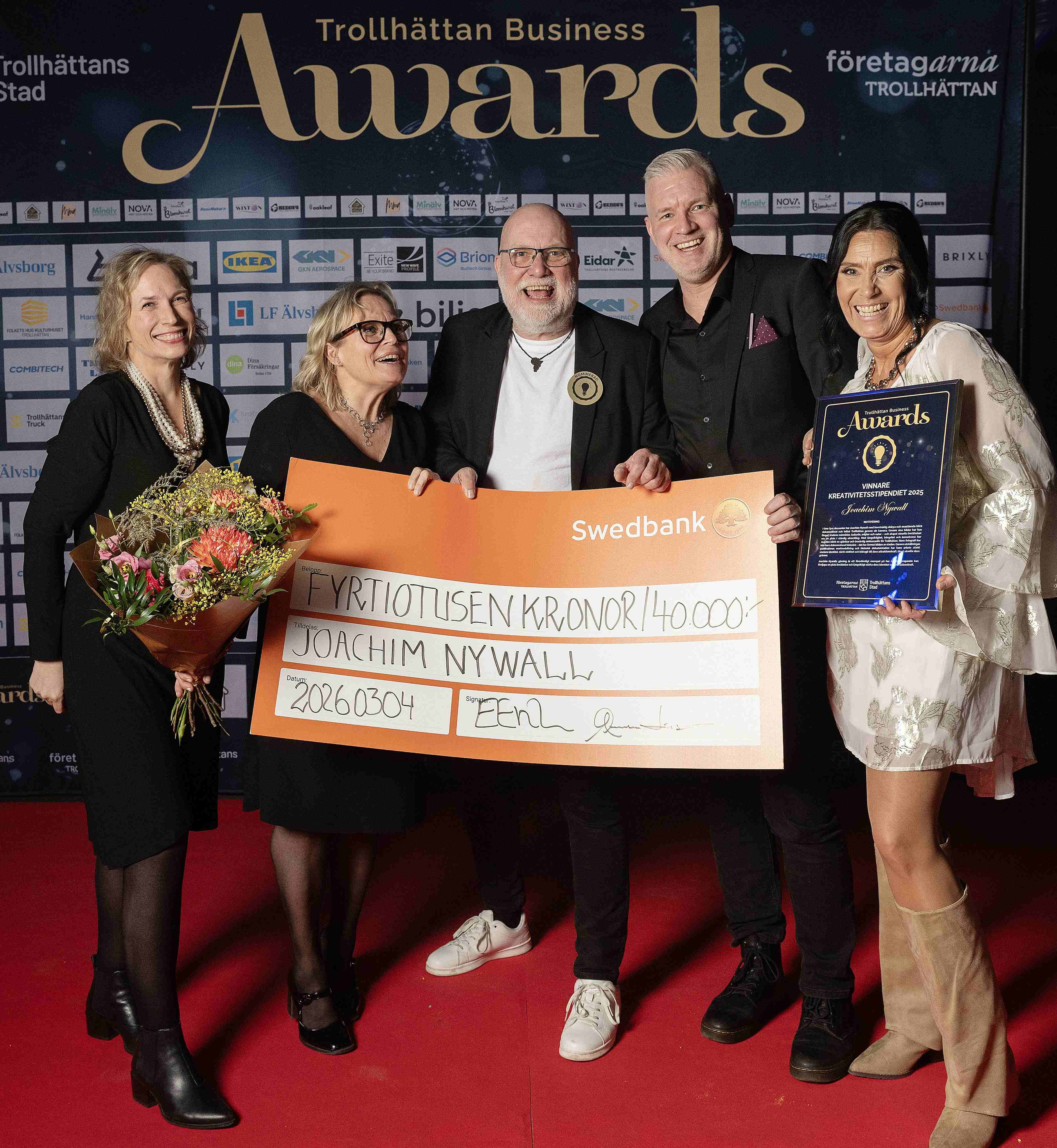 Bild p&aring; vinnaren och juryn