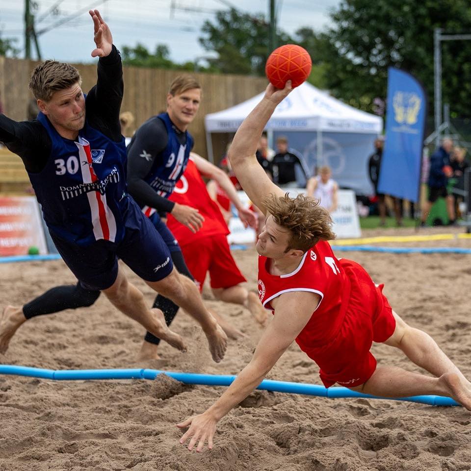 KFUMTrollhättan spelar Beachhandboll