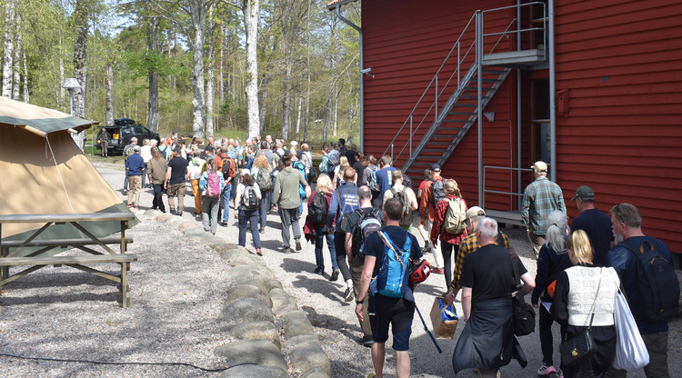 Personer promenerar på Hunneberg