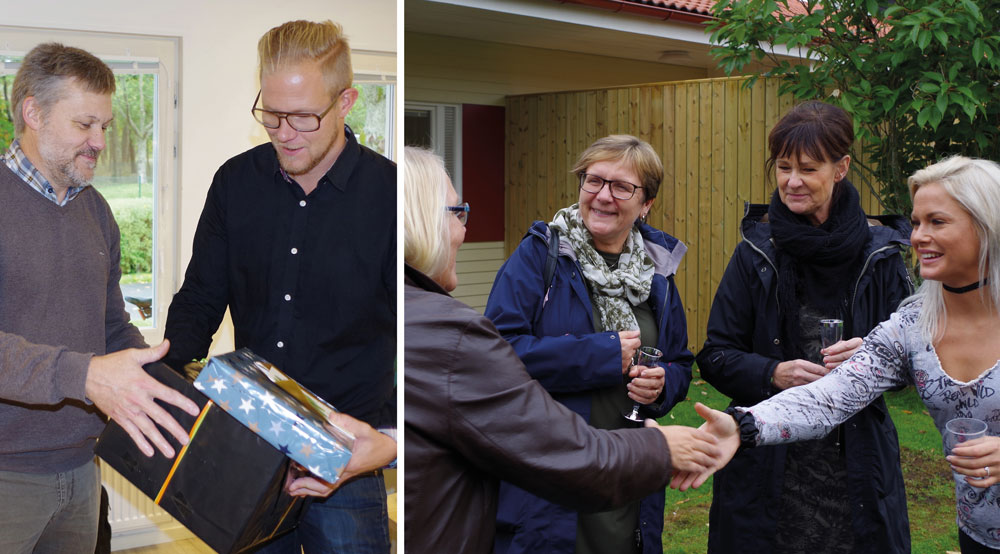 Enhetschefen Sami tar emot en present från omsorgsnämnden.