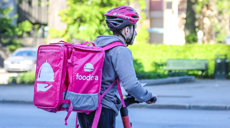 Cykelbud levererar mat