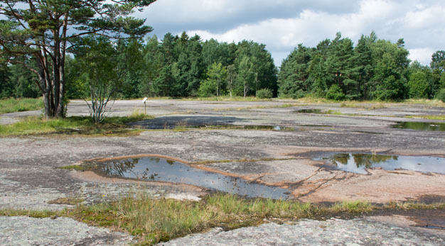 Naturreservatet Slättbergen. Den platta urbergsytan vid Sandhem-Halvorstorp.