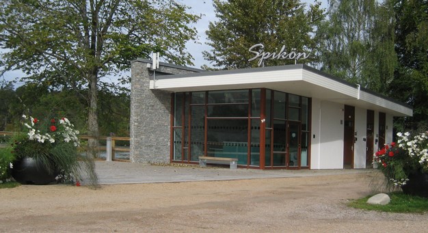 foto visar byggnaden på Spikön