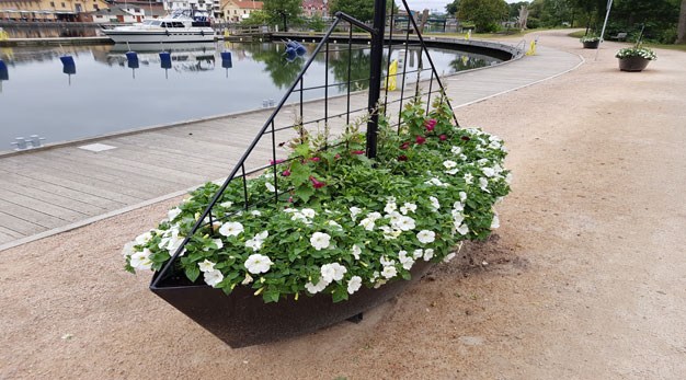 Båturna med plantering på Spikön
