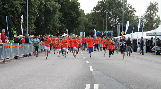 Barn som springer med i loppet under Klassjoggen