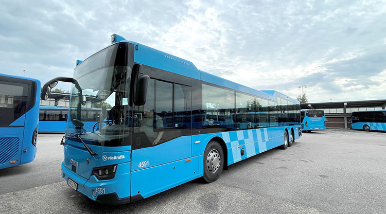 Den 1 oktober förändras busstrafiken i Trollhättan, Vänersborg och Lilla Edet. Syftet är att förenkla trafiken genom färre linjer, men med fler turer. Förutom linjeändringar kommer bussarna inom mellanstadstrafiken att köras på biodiesel (bilden) medan stadsbusstrafiken elektrifieras.