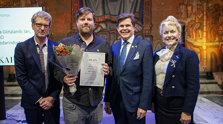 Bild från priscermonin i Stadshuset när SKAPA-priset delades ut till Björn Holmström