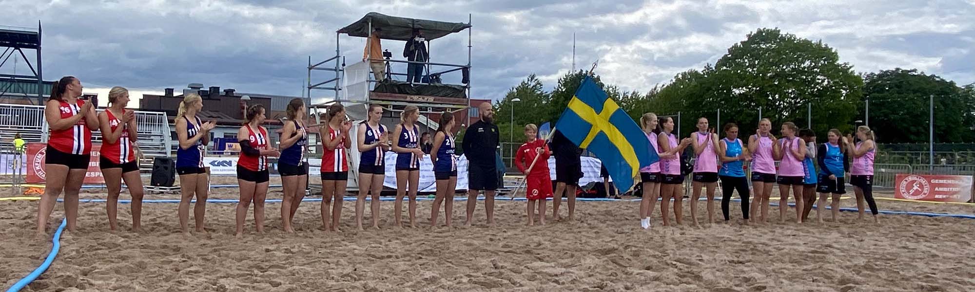 Bild på de två damlagen som möttes i SM-finalen 2024