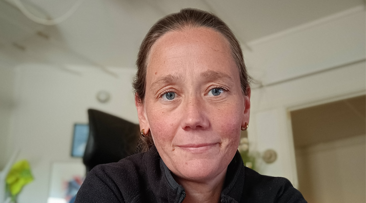 Person i varm tröja