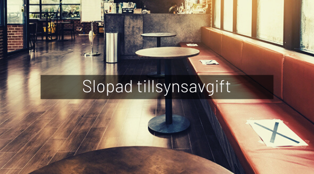 Restaurang med tomma bord