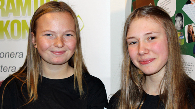 Två elever från mässan