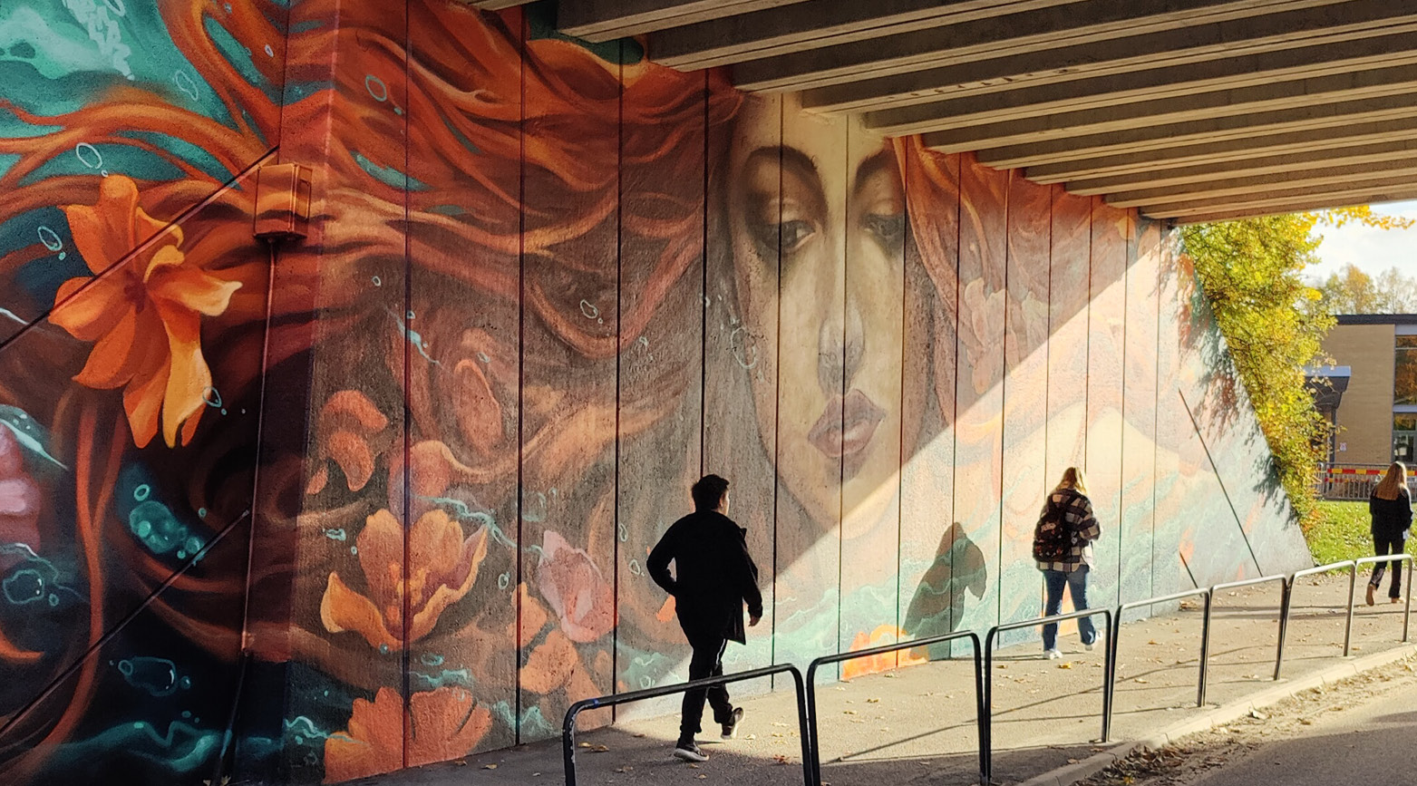 Muralmålning i tunneln på Karlstorpsvägen