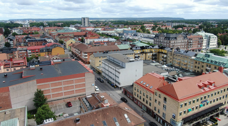 Vybild över gator och byggnader i centrala Trollhättan