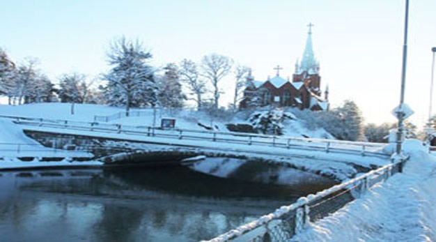 Foto på Kyrkbron i snöskrud