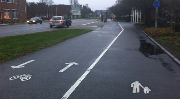 Foto på gång- och cykelväg utmed Gärdhemsvägen