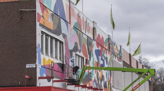 Oden vid Magasinsgatan målas med muralmålning av 3TTMAN