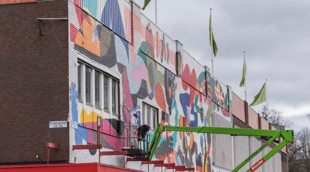 Oden vid Magasinsgatan målas med muralmålning av 3TTMAN