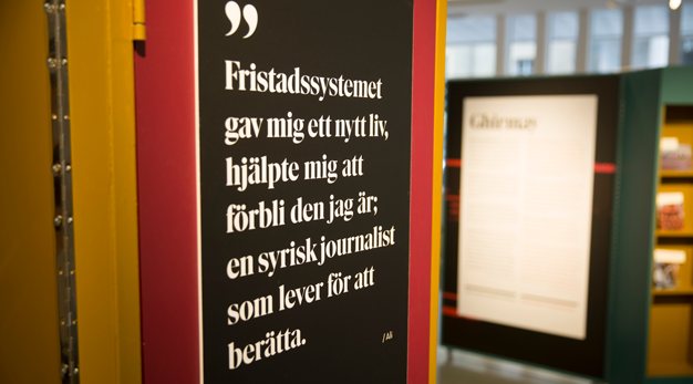 Bild på en utställningsmonter för utställningen Fristad.