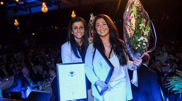 Mery Jadan och Paula Kahjo som vann priset Årets Ideella ledare 2015