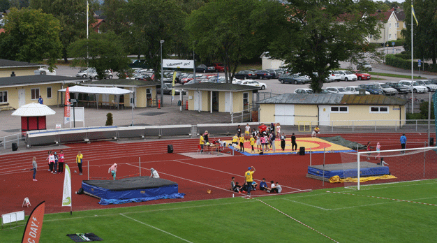 Edsborgs idrottsplats med barn som friidrottr