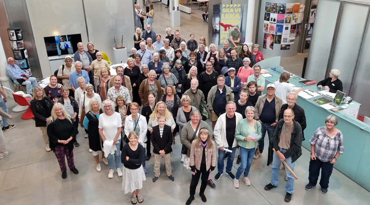 Deltagare i Öppen salong 2023 samlade under finissagen
