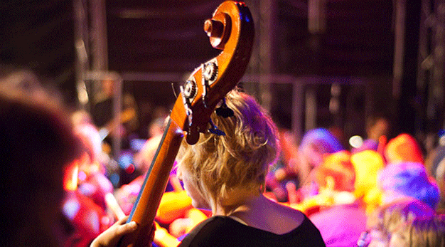 Flicka med cello