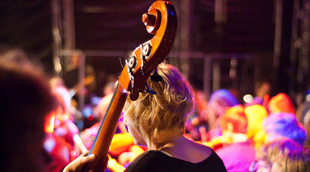 Flicka med cello