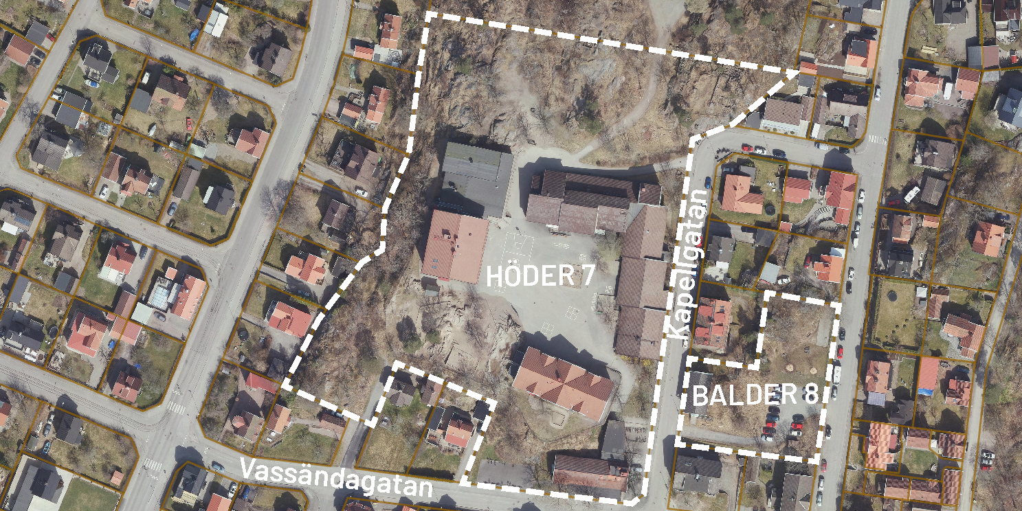 Flygfoto över planområdet markerat med vitstreckad område