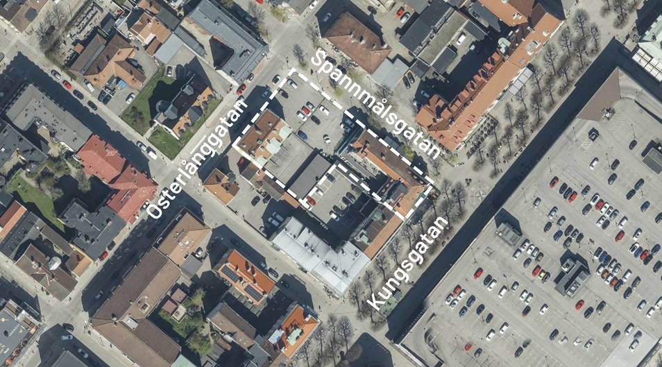 Flygfoto med planområdet markerat med vitstreckat område