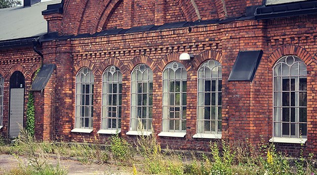 Bild som visar en äldre industribyggnad i Stridsbergsområdet