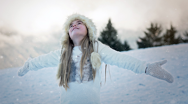 Tjej och snö